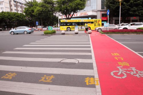 桂林市區(qū)21個(gè)路口交通設(shè)施煥新升級(jí)，助力城市暢通與安全